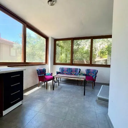 Alacati Flat With New Furniture Appartement